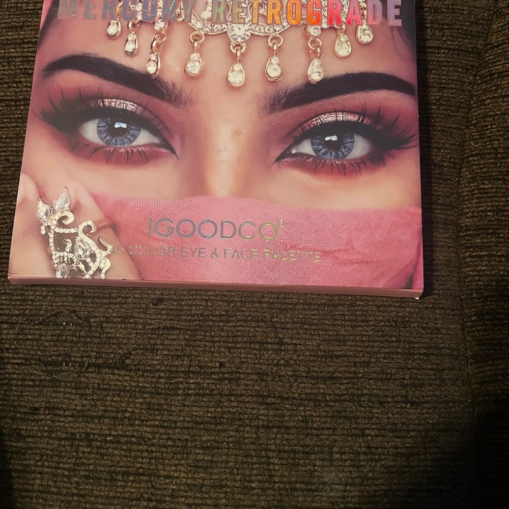 Retrograde Pink Eyeshadow & Face Palette - Pink Shades